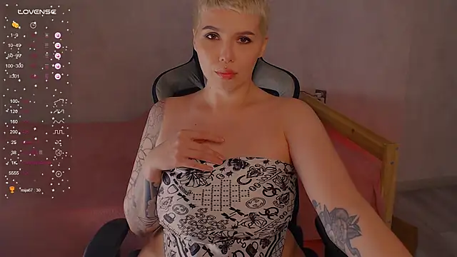 Elise Day online show from June 24, 4:28 pm