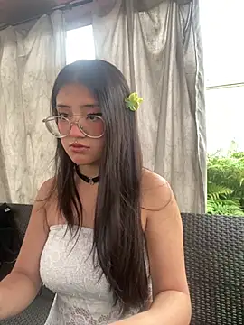 StrawberryPink  online show from February 19, 11:32 am