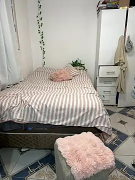 Nailealipsglossy online show from May 15, 4:05 am