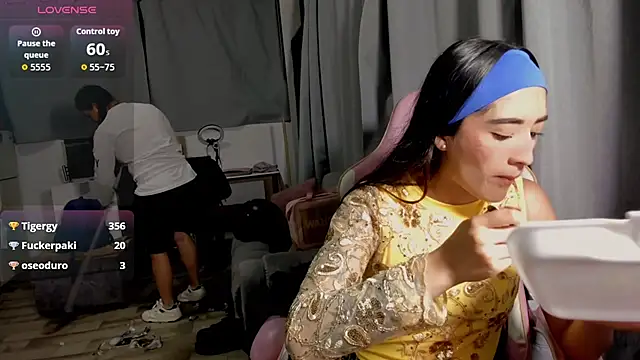 VictoriaHoneyy online show from May 19, 1:23 am
