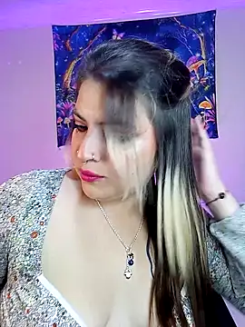 lunaa rayy420 online show from June 17, 12:45 am
