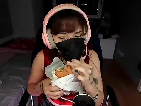 Lucyiy  online show from June 28, 4:52 am