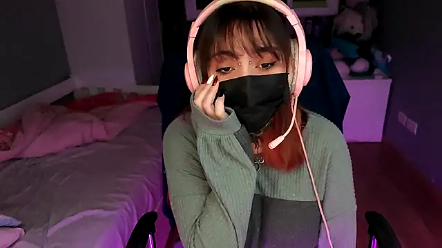 Lucyiy  online show from July 13, 3:51 am