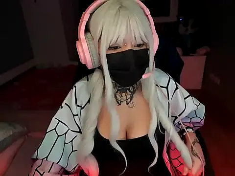 Lucyiy  online show from June 27, 3:40 am