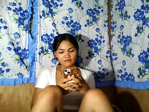 PinaySkinnyJust18 online show from April 13, 12:39 pm