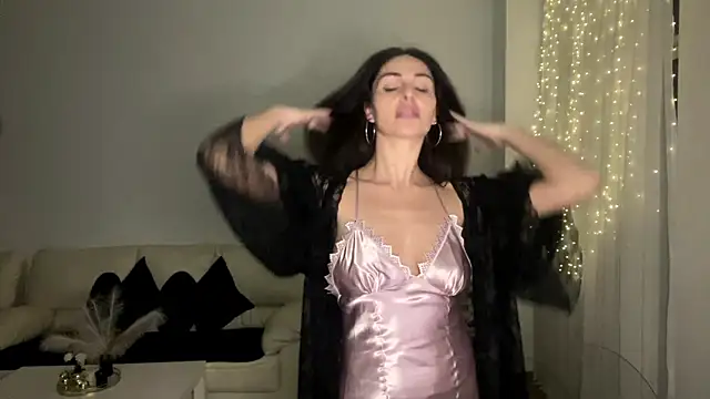 RoxelleSilvara69 online show from February 18, 9:58 pm