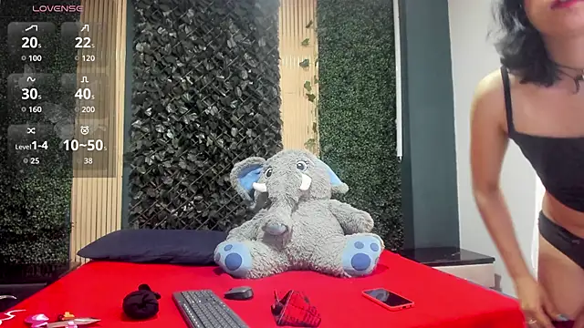 IvyyEmerald online show from February 9, 1:13 pm