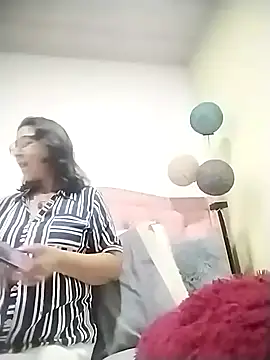 RosseLaure online show from February 3, 1:38 am