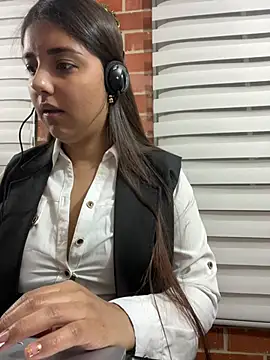 A-uroora online show from February 5, 7:44 am