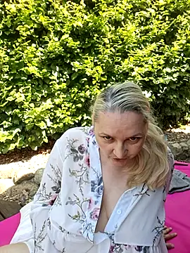 MaskedQueen77 online show from July 12, 1:12 pm