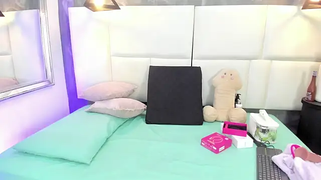 Martina armos online show from April 13, 1:45 pm