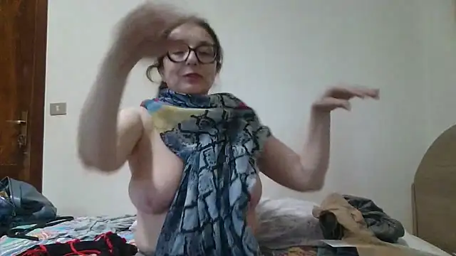 Miasexmilf online show from April 7, 5:15 pm