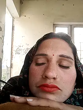 Cute-karisma1234 online show from February 8, 2:04 am