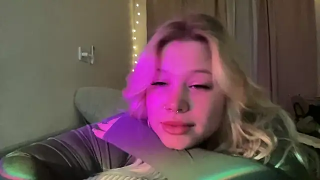 Lulu Di online show from March 28, 6:07 pm