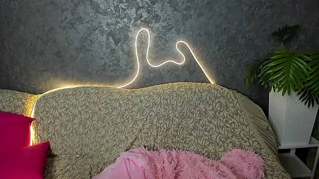 Dream Olivia online show from March 17, 5:44 am