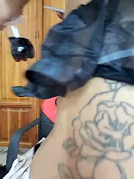 Layla em online show from March 20, 1:27 pm