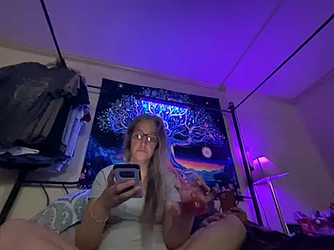 Sunflower0025 online show from April 5, 1:15 am