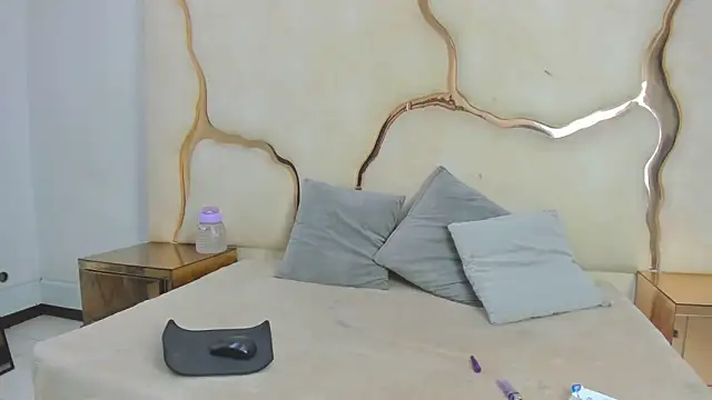 ZayraStorm online show from June 11, 1:41 pm