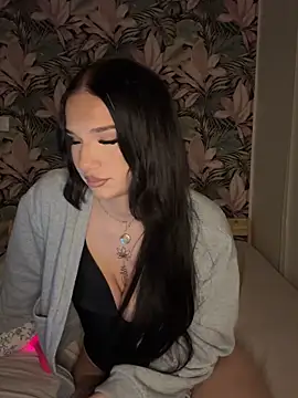 leannabbyy online show from February 18, 8:30 pm