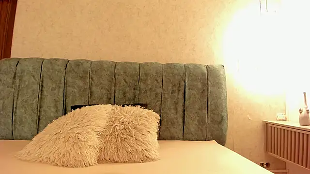 Aleera Walton online show from February 18, 8:19 pm