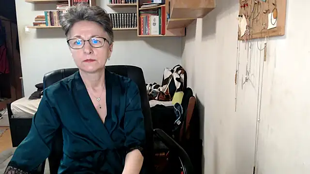 Snapshot of katemodel chatting on October 24, 9:27 am katemodel online show from October 24, 9:27 am