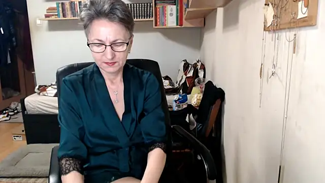 Snapshot of katemodel chatting on October 4, 7:25 am katemodel online show from October 4, 7:25 am