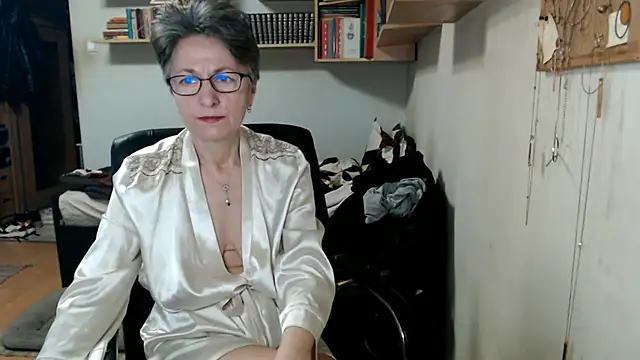 katemodel online show from November 12, 8:23 am