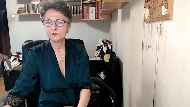 Snapshot of katemodel chatting on October 28, 7:47 am katemodel online show from October 28, 7:47 am