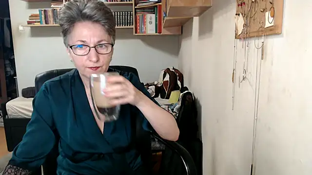 Snapshot of katemodel chatting on October 31, 7:23 am katemodel online show from October 31, 7:23 am