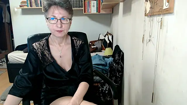 Snapshot of katemodel chatting on October 18, 7:11 am katemodel online show from October 18, 7:11 am