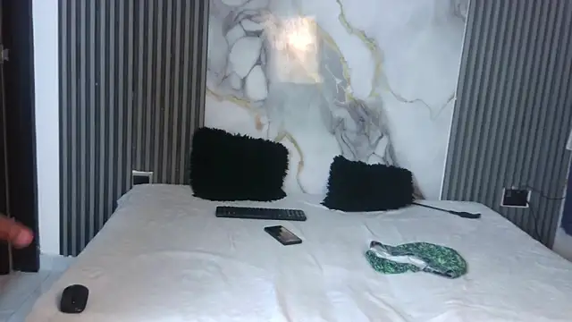 LunandCarlos online show from April 15, 10:10 pm