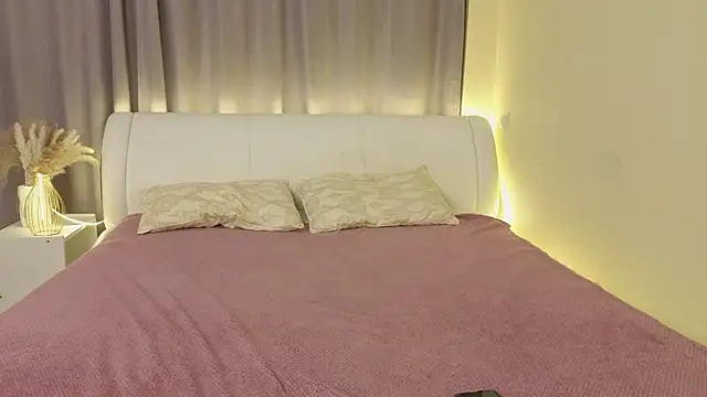 DorrisVickroy online show from March 1, 10:04 am