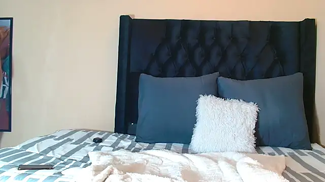 SweetieTinnyXx online show from March 11, 8:29 am