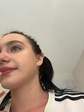 MiaTee online show from March 20, 3:44 am