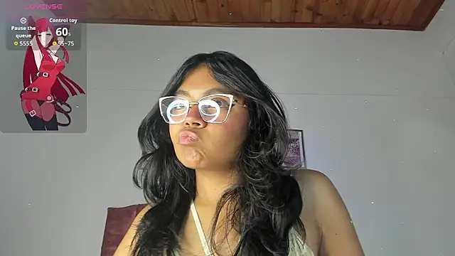 luna velveth online show from March 7, 2:40 am