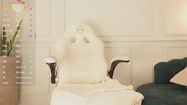 Lia Velez  online show from February 21, 7:42 am