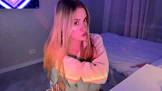 Between Eeys online show from March 29, 4:28 pm