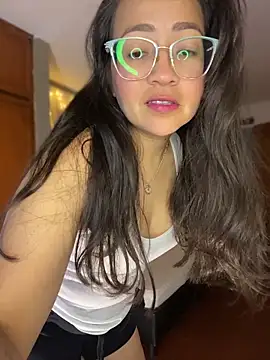 alisbloom online show from April 10, 6:36 pm