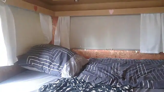 Snapshot of Sylly chatting on September 22, 8:02 am Sylly online show from September 22, 8:02 am