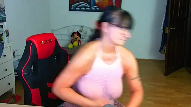 Snapshot of Sylly chatting on September 25, 7:29 am Sylly online show from September 25, 7:29 am