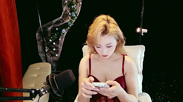 Lady-Mia777 online show from March 7, 5:25 am