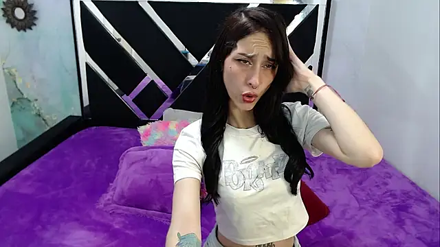 Revelgirl19 online show from February 26, 5:01 pm