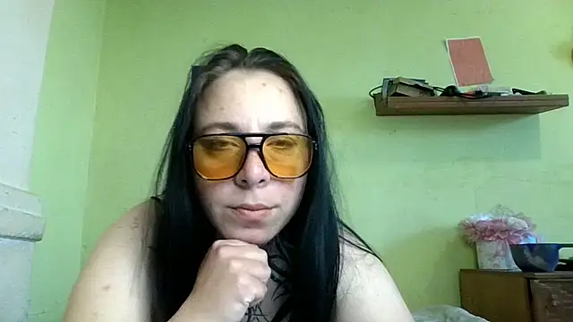 MillaSourety online show from May 4, 1:04 pm
