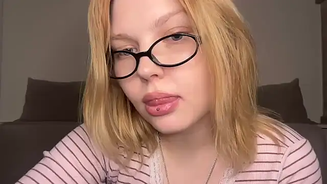 Ophelia Ritz online show from May 16, 12:35 am