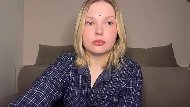 Ophelia Ritz online show from April 10, 11:00 pm