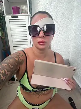 sexybatwomen33 online show from June 3, 6:47 am