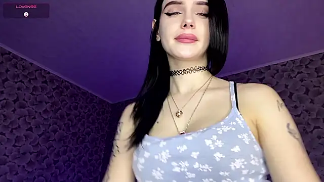 IeshaOsorio online show from March 17, 7:34 am