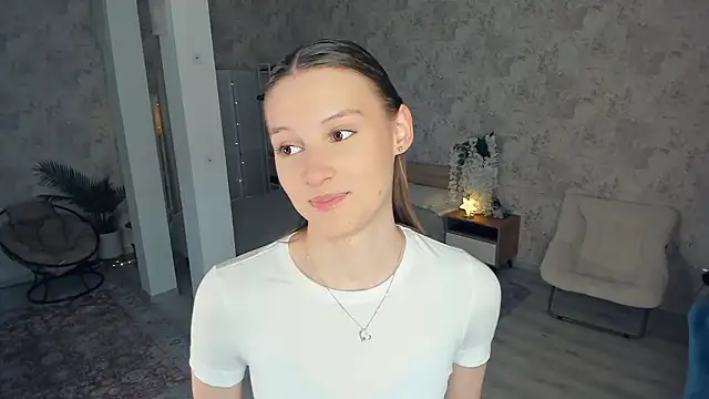 LianneBynon online show from March 5, 8:32 am