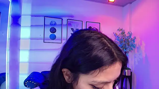 Maddie T18 online show from March 27, 11:44 am