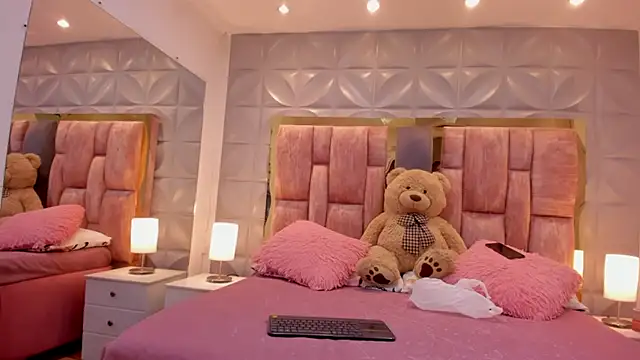 Paris Velvet online show from March 25, 11:07 pm